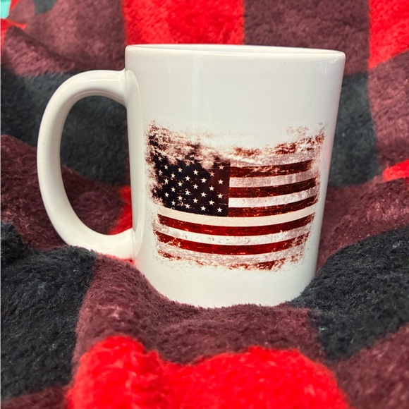 White and Red Ceramic Mug with Patriotic Design - Picture 1 of 3